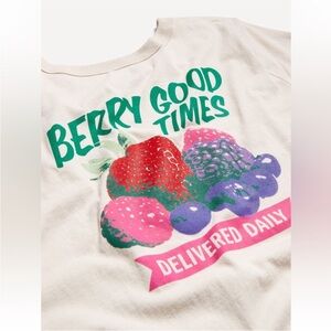 NWT OLD NAVY Graphic Everywear Tee, XL, Sold Out, Berry Good Design, Off-White